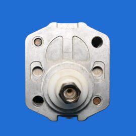 HH55 – POMPE À ENGRENAGES SNP222S C005 REP-G 3 Metal machine plate with circular holes and a central bearing on a blue background on display