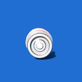HH251 – CLAPET ANTI RETOUR PILOTÉ DRAIN INDÉPENDANT CVGVXFN 2 Close-up of stacked metal washers forming a spiral near the bottom center against a solid blue background