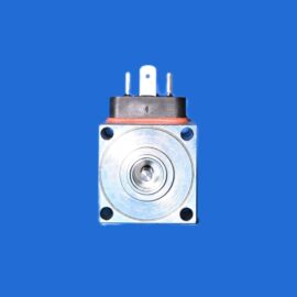 HH283 – SOLENOID 24VDC POUR BVG – 4704 8108-00HW 2 Close-up of a pneumatic solenoid valve top with three terminals against a blue background.